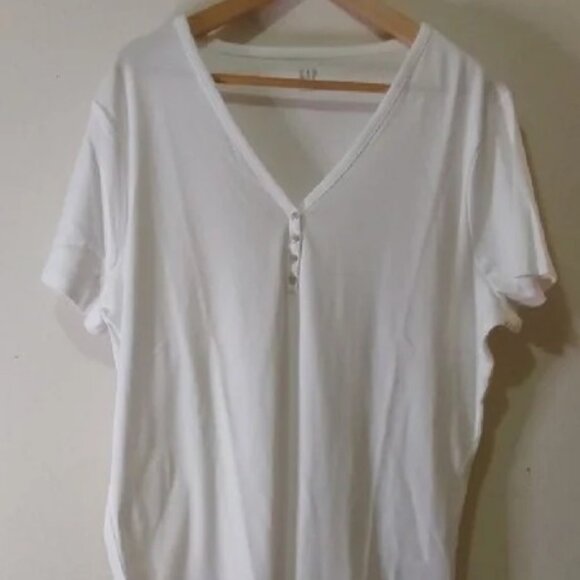 GAP Tops - GAP White V-Neck Short Sleeve Tee